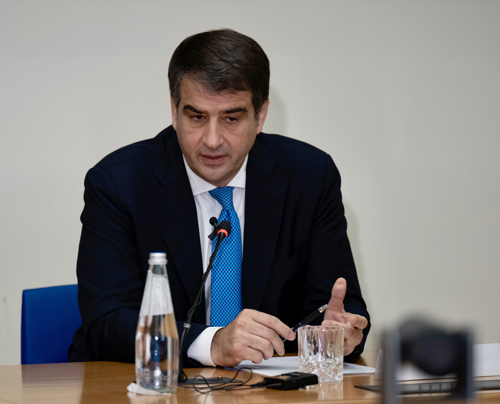 Ministro Fitto Cabina Prefettura 27 maggio 2024